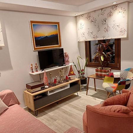 Το Σπίτι Της Ευτυχίας Σουίτα Apartman Karpeníszi Kültér fotó