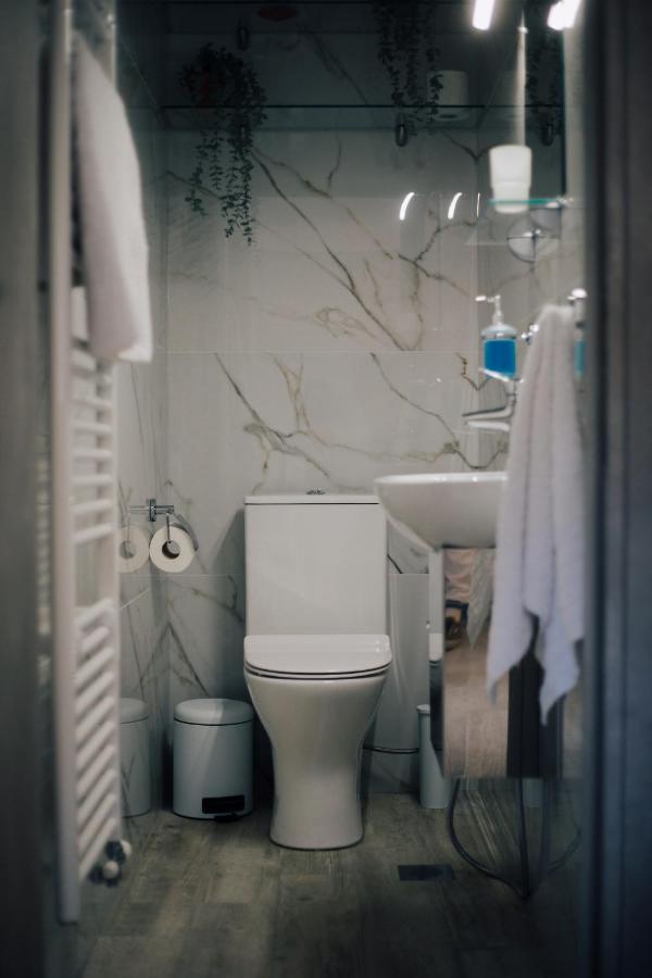 Το Σπίτι Της Ευτυχίας Σουίτα Apartman Karpeníszi Kültér fotó