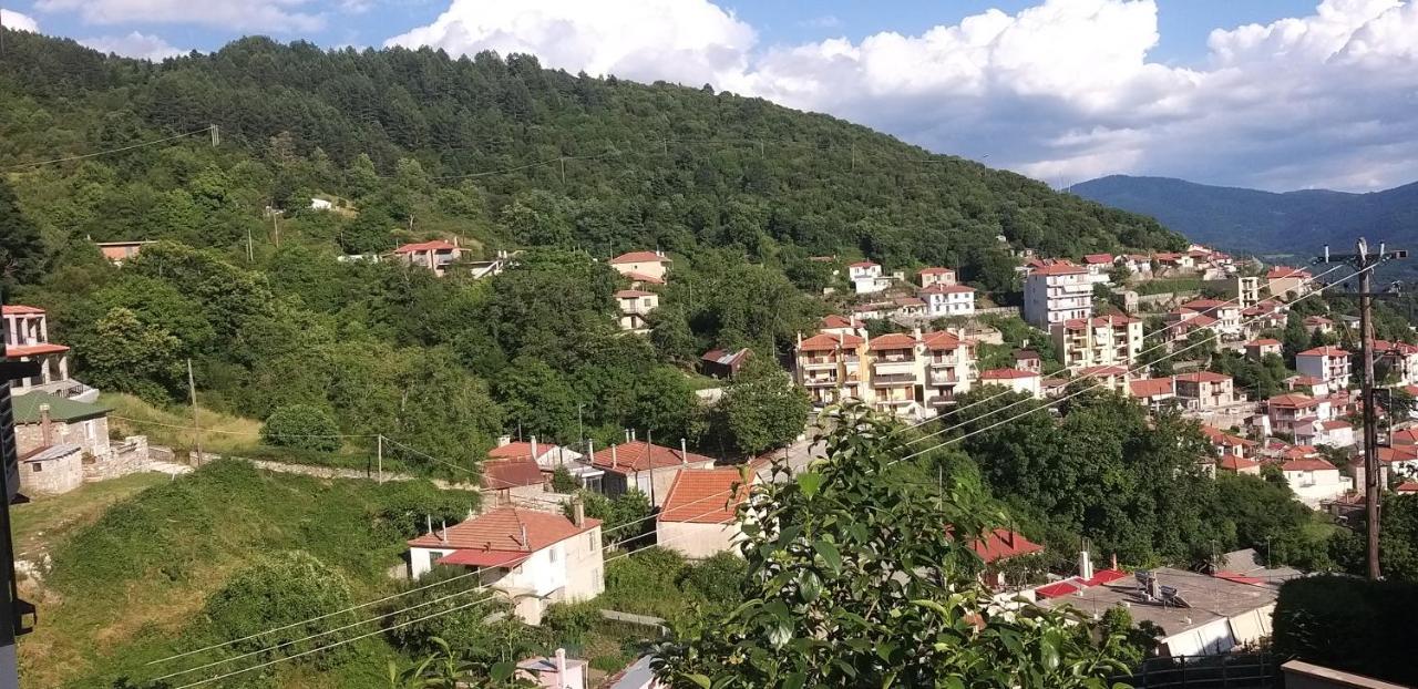 Το Σπίτι Της Ευτυχίας Σουίτα Apartman Karpeníszi Kültér fotó