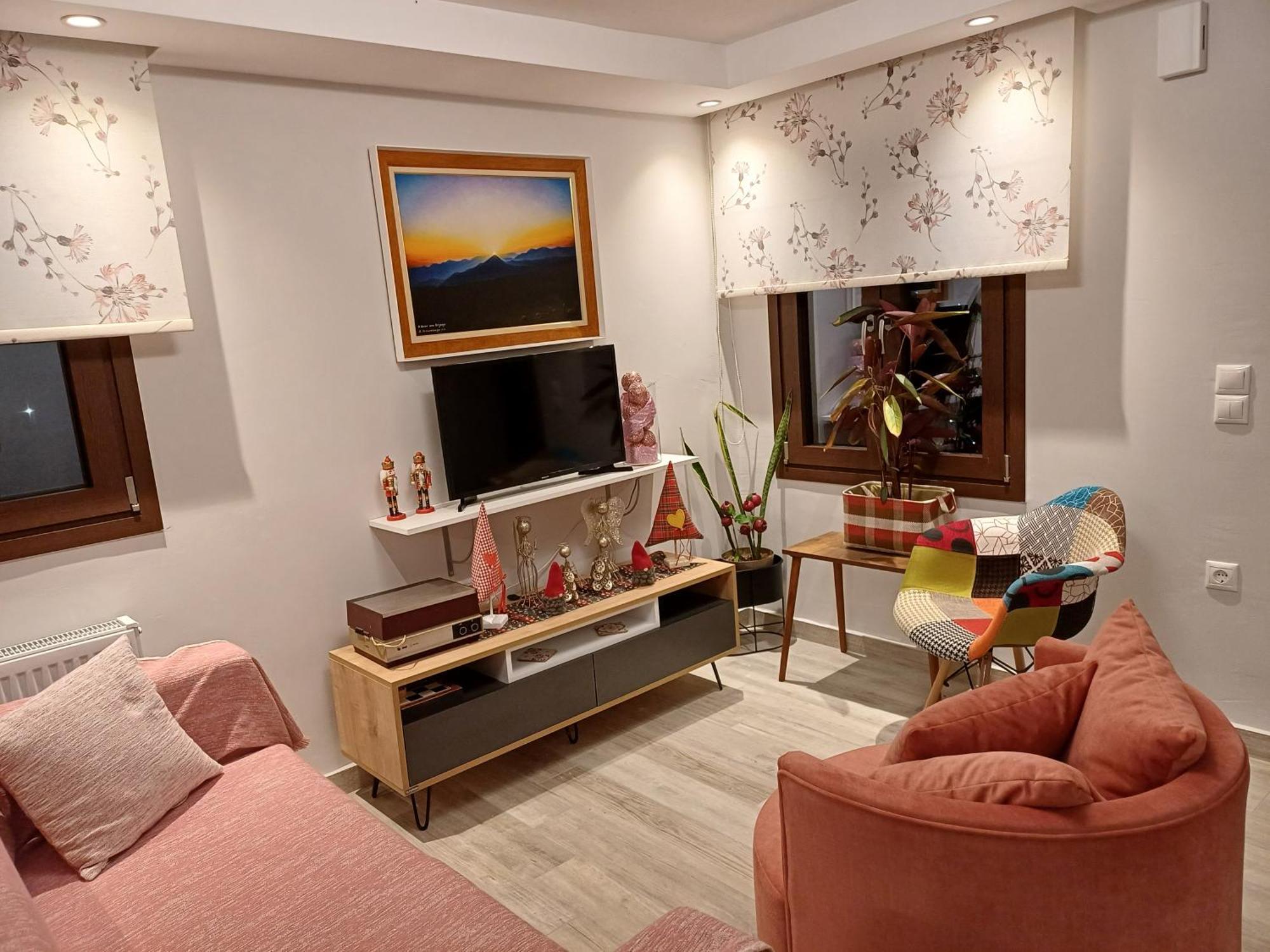 Το Σπίτι Της Ευτυχίας Σουίτα Apartman Karpeníszi Kültér fotó